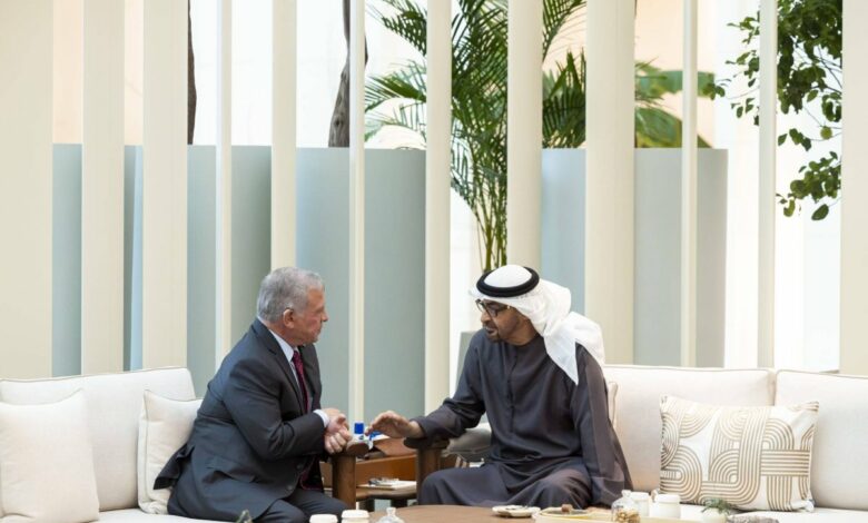 رئيس الإمارات والعاهل الأردني يؤكدان على ضرورة حل «الدولتين» في مسار السلام بالمنطقة