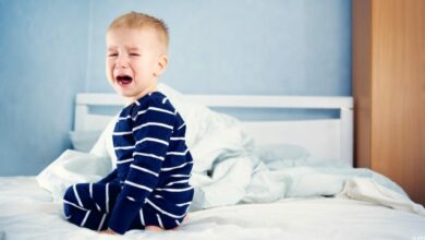 سبب بكاء الطفل أثناء النوم عمر خمس سنوات%