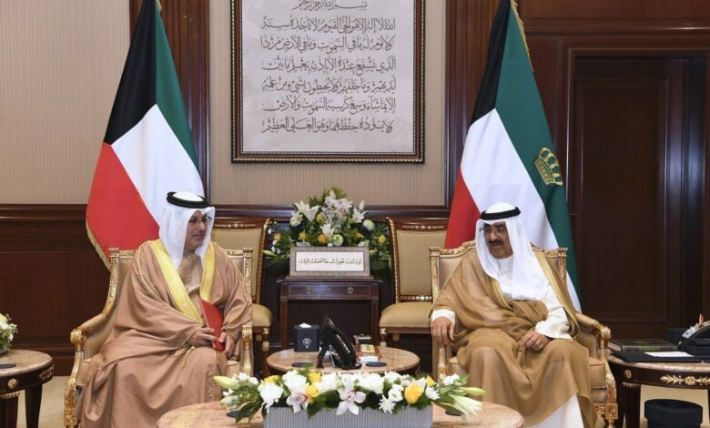 ملك البحرين يدعو أمير الكويت لحضور القمة العربية مايو المقبل